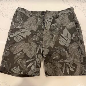 Banana Republic Men's Leaf Print Shorts - Black and Gray
